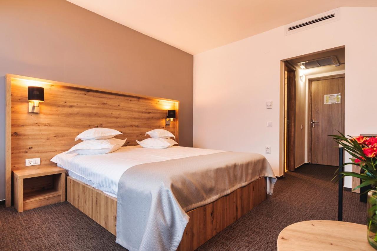 Călimăneşti Hotel Domnitei מראה חיצוני תמונה